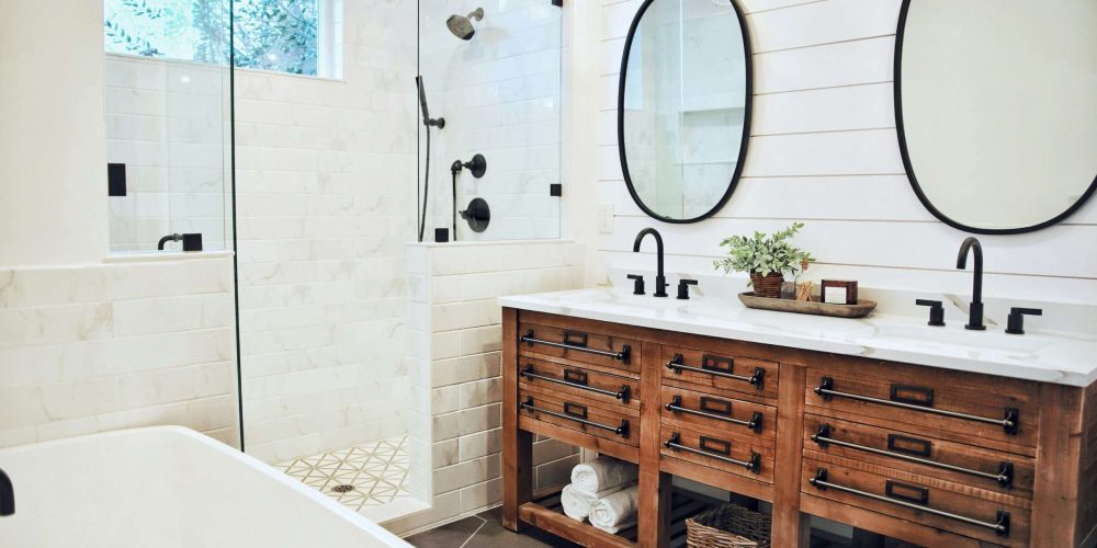 Ristrutturazione bagno piccolo con sanitari sospesi